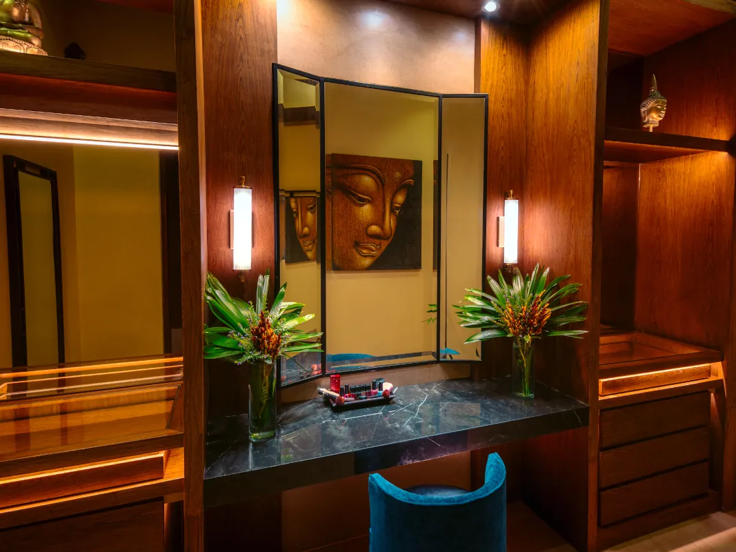  Presidential Suite Wardrobe