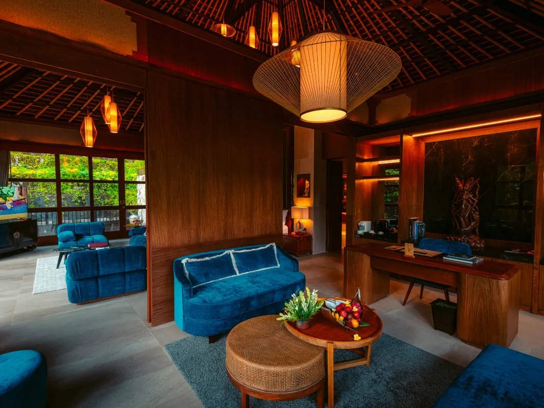  Presidential Suite Working Space