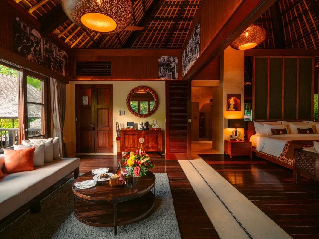  Emperor Suite Living