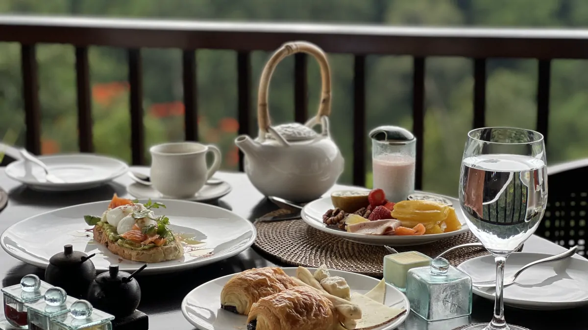 Breakfast overlooking jungle in Ubud with tropical view and relaxed morning atmosphere