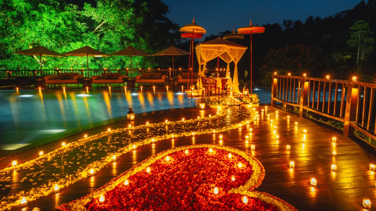 Romantic candlelit dinner for couples at Hanging Gardens of Bali in Ubud